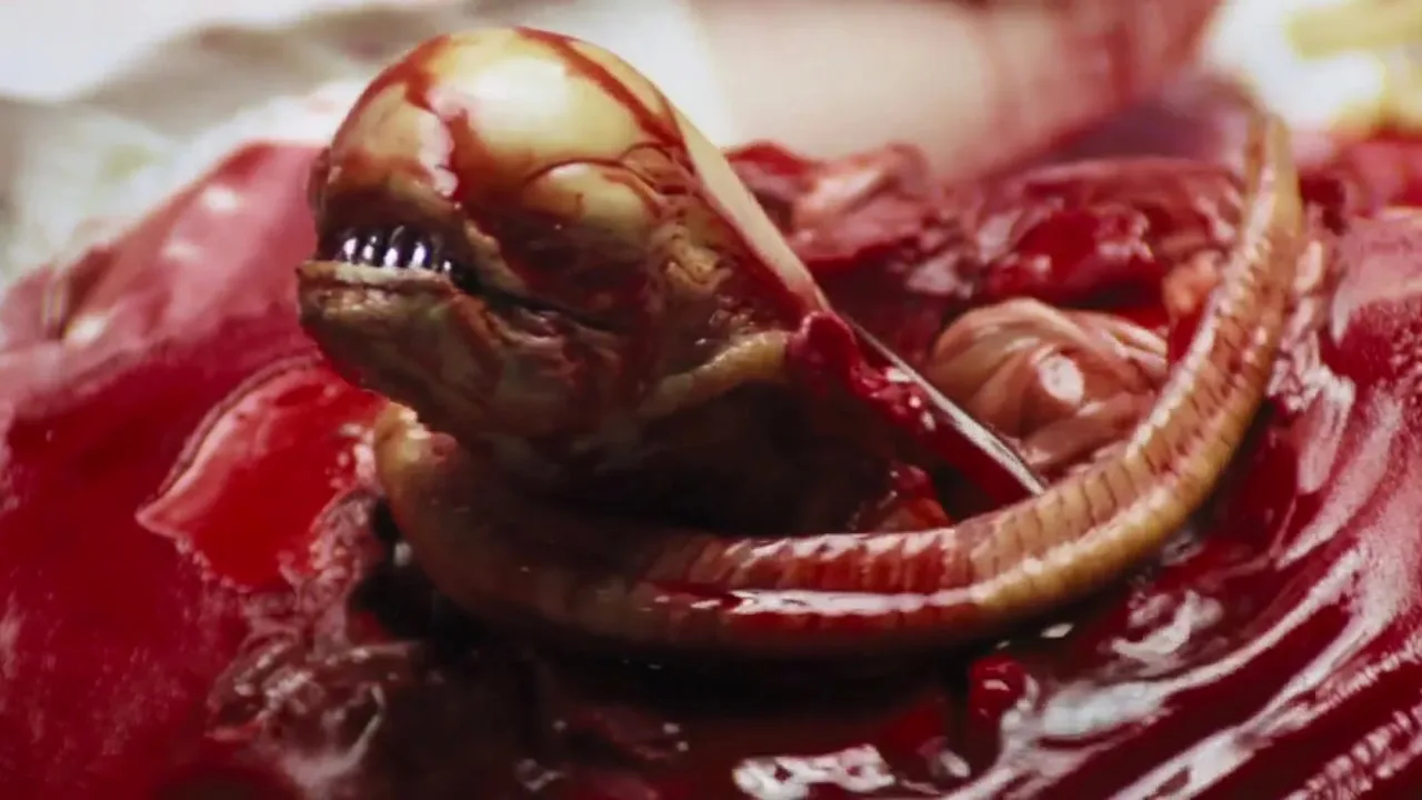 Xenomorph de brinquedo da Kenner ao lado de caixa vintage com selo “PG” e logo da 20th Century Fox