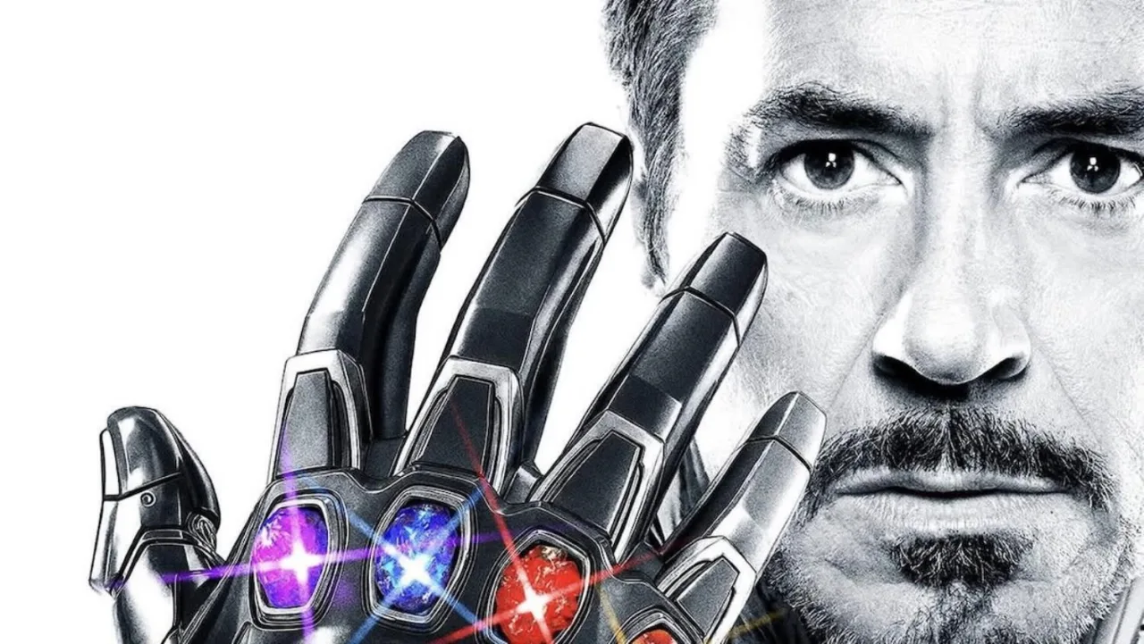 Cartaz de Avengers: Endgame com os heróis em pose heroica, destaque ao logo dourado e ao selo “Encore 3D”