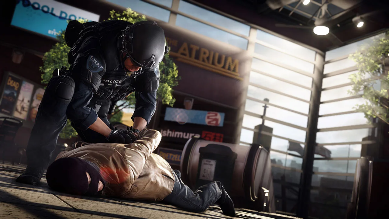 Homem em cadeira gamer fazendo flexão enquanto segura controle de console, garrafa de água ao lado