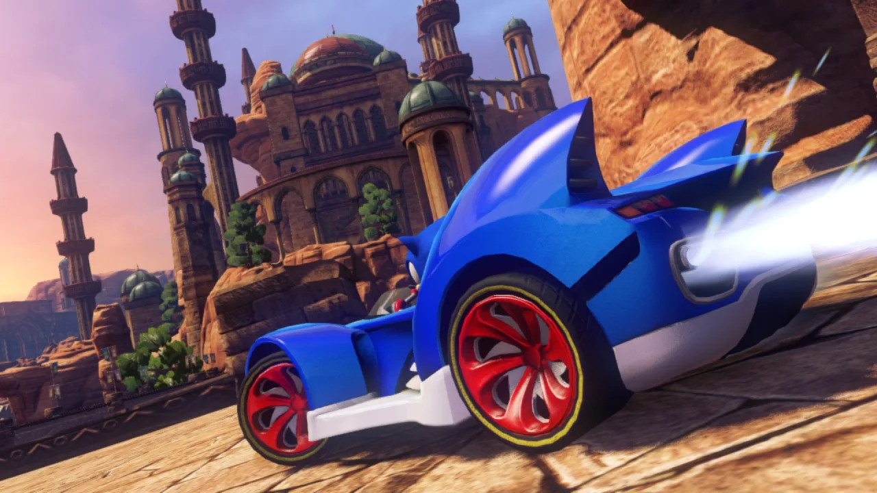 Jovem em roupa esportiva, segurando controle, ao lado de um kart de Sonic com cores neon