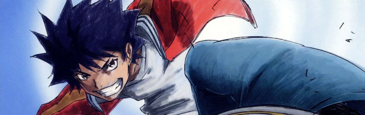 Jovem em camiseta de Overgeared levanta halteres ao lado de shake de whey e pôster do anime na parede