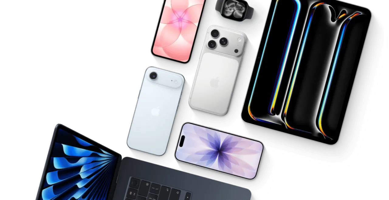 Pessoa correndo ao ar livre, vestindo Apple Watch, com garrafa de água e fones de ouvido, mostrando métricas de saúde