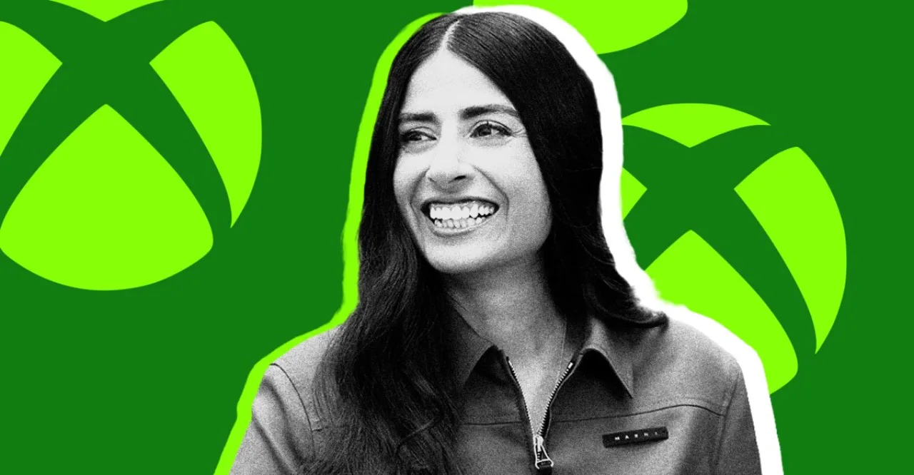 Atleta vestindo camiseta da Xbox, segurando halteres verdes ao lado de um console Xbox Series X e um copo de água