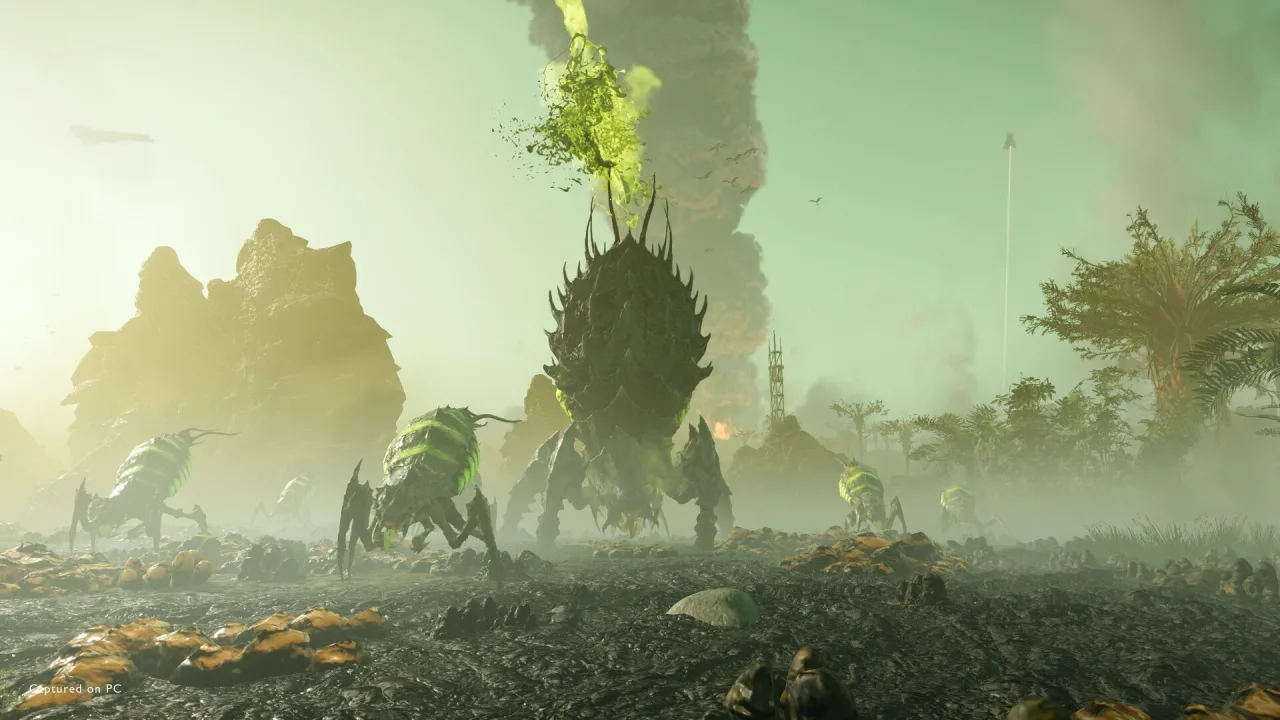 Atleta em roupa esportiva levanta halteres enquanto joga Helldivers 2 em tela de TV ao fundo