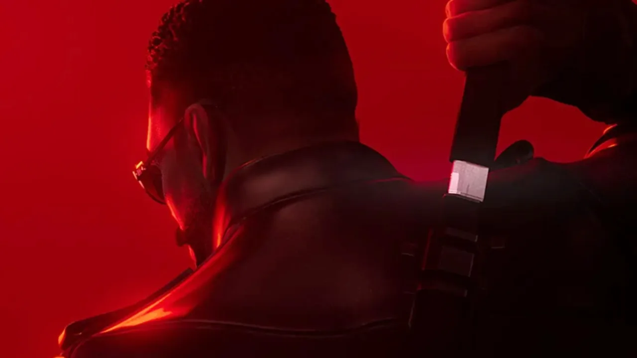 Blade empunhando sua espada, ao fundo os logos da Marvel, Arkane Studios e Xbox, sugerindo risco de cancelamento