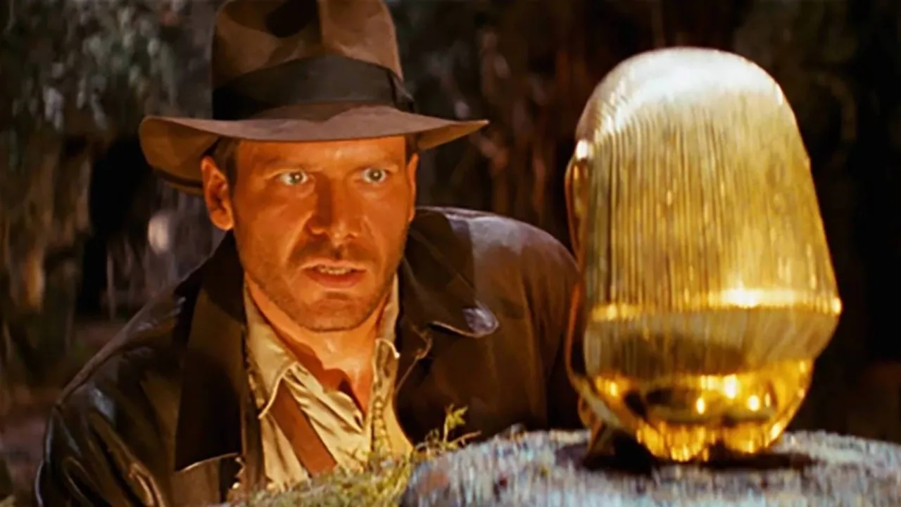 Seis play sets vintage de Indiana Jones da Kenner, incluindo a figura do arqueólogo e o cenário da sala do mapa