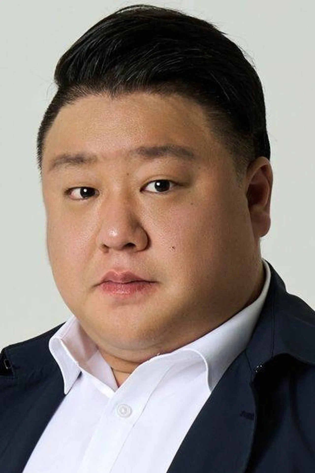 Imagem de Choi Jin Ho — Make Me Tingle: Nam Ji Hyun confunde pai do CEO com cliente insatisfei