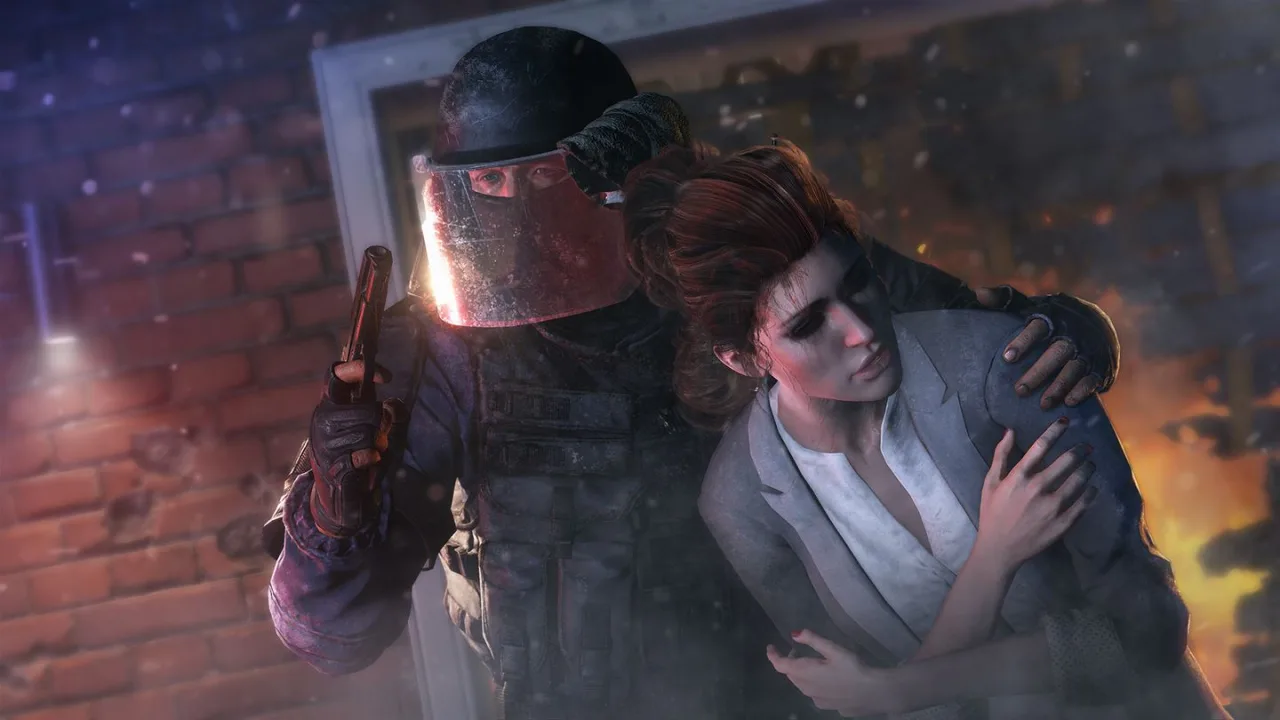 Jogador em postura de prancha, segurando controle, garrafa de água e smartwatch ao fundo de tela de Rainbow Six