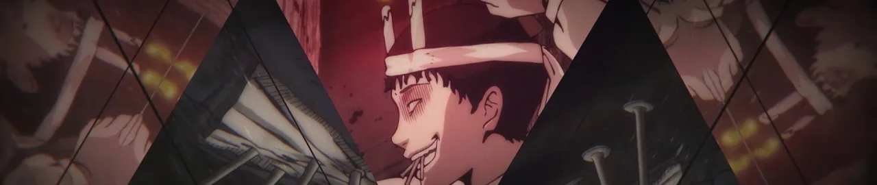 Pessoa lendo um mangá de horror de Junji Ito sob luz baixa, com expressão de choque e um café ao lado
