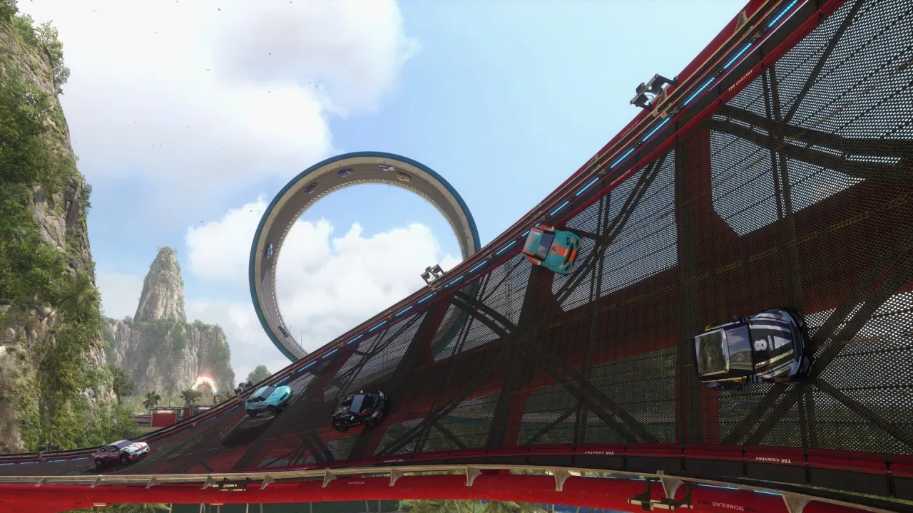 Jovem em traje de mergulho faz flexões na areia, ao lado de um hidroavião colorido e pranchas de madeira
