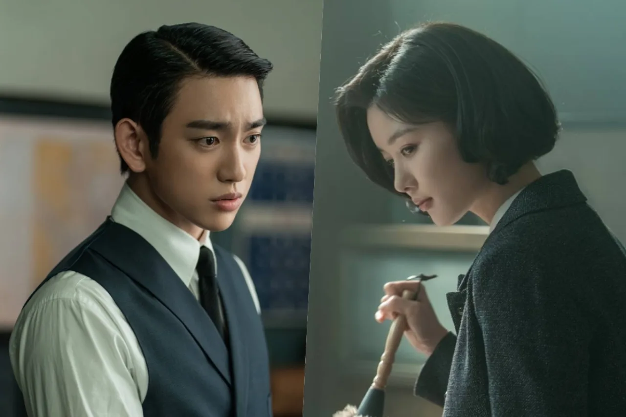 Lee Ga‑Kyeong em traje de espionagem encurrala Park Jinyoung sob luzes neon, ao lado do logo de 100 Days of Deception