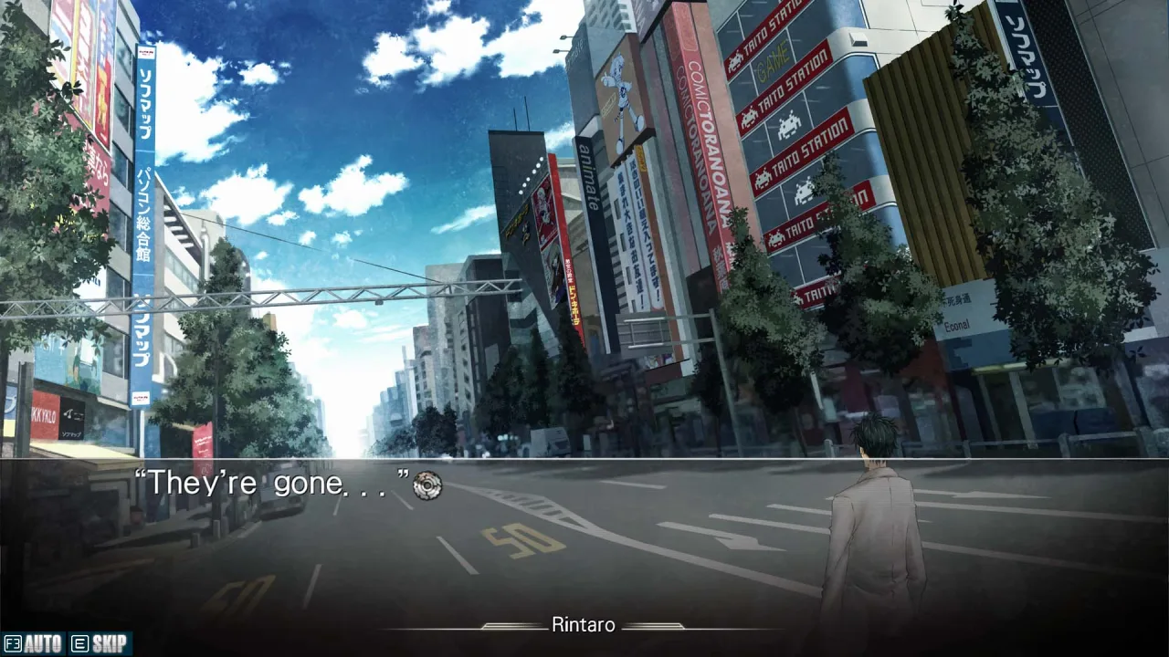 Dubladores segurando garrafas de água e halteres, vestindo camisetas de anime, ao lado de um cronômetro