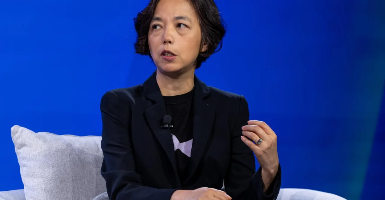 Logotipos da AMD e da World Labs sobre fundo de grade 3D com símbolos de IA e chips futuristas