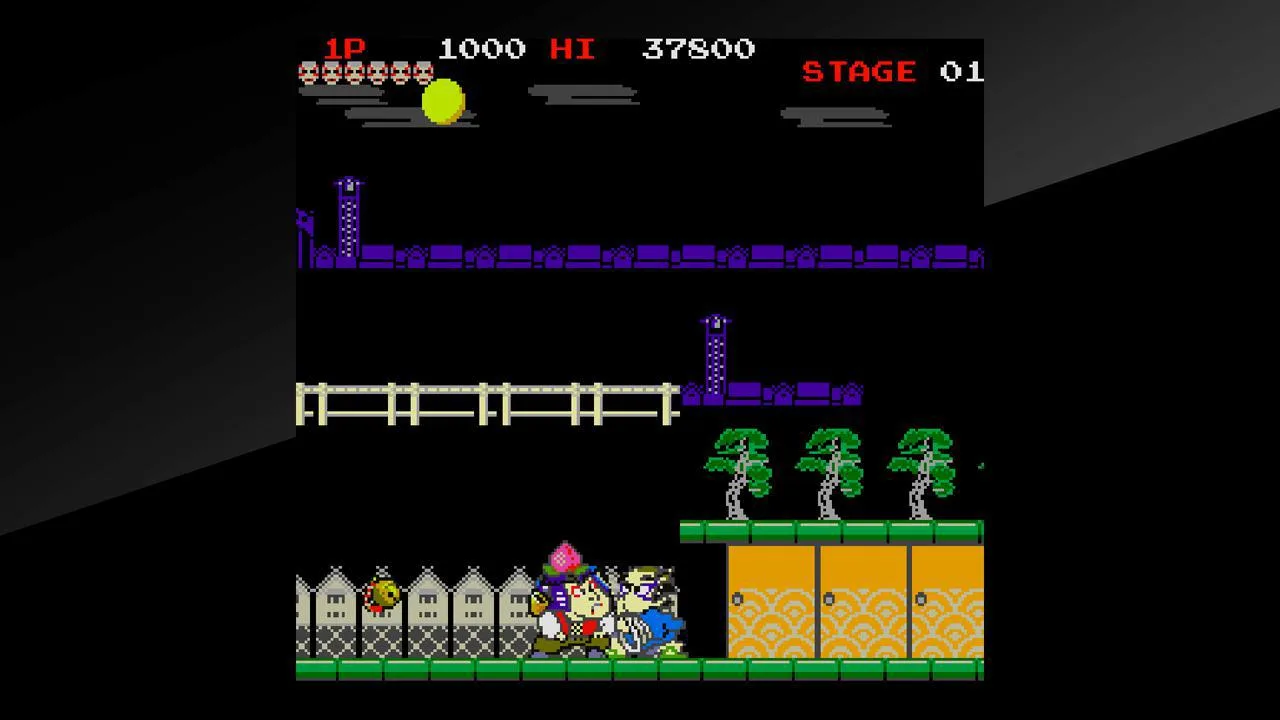 Cabinete vintage da Taito com tela retro exibindo naves pixeladas e joystick ao lado de um controle moderno