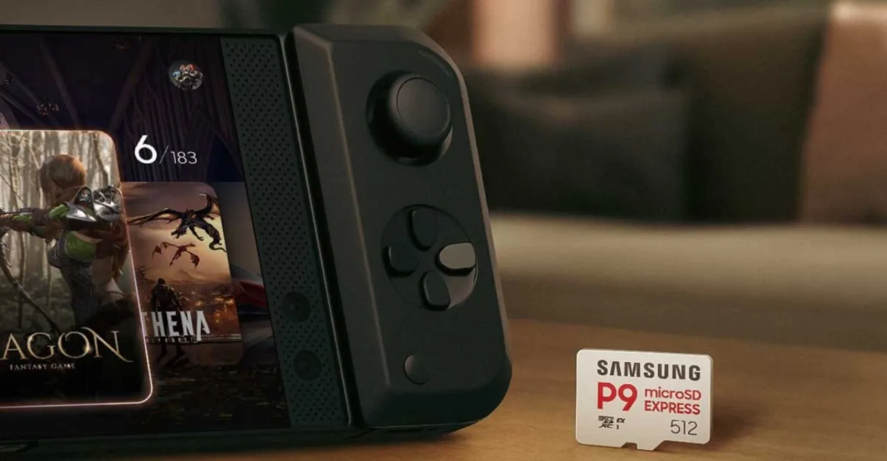 Cartão Samsung P9 MicroSD Express 256 GB ao lado de um Nintendo Switch 2, com o logotipo da Samsung em destaque