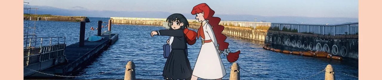 Jovem de camiseta anime faz alongamento em tapete, com garrafa d'água e fones, ao fundo pôster de sereia