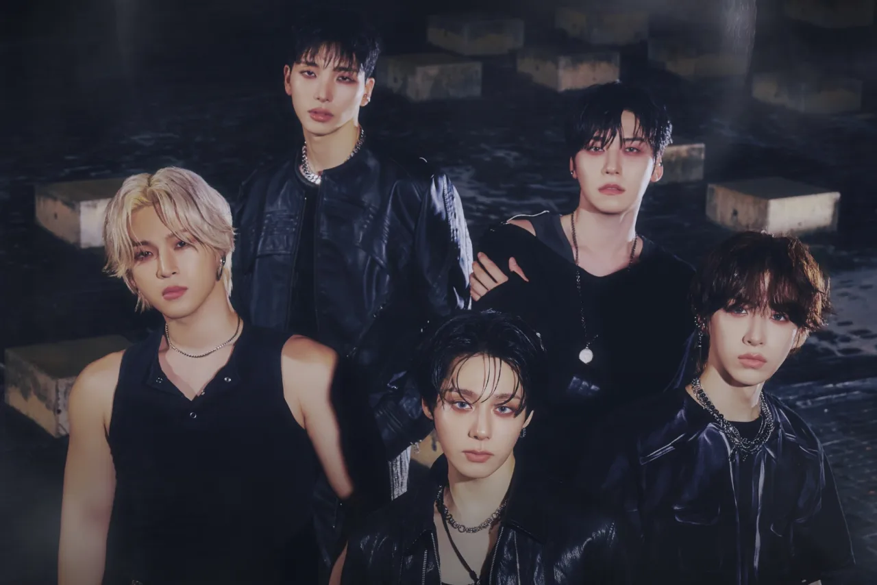 Pôster oficial da turnê FULL MOON do ONEUS exibindo aviso de adiamento