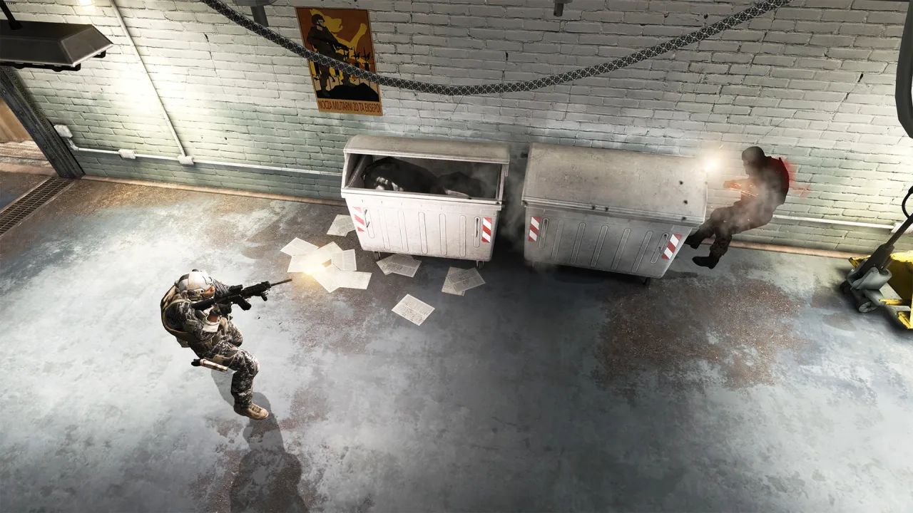 Um jovem sentado no sofá, segurando um controle de PS5, com um lanche de batata chips ao lado e garrafa d’água