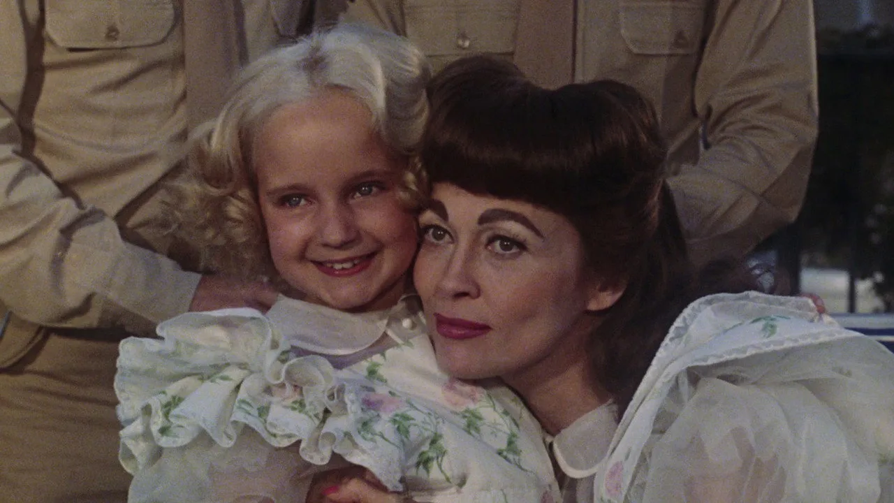 Imagem de Mommie Dearest — Mommie Dearest: 'No wire hangers… EVER!' vira icônica