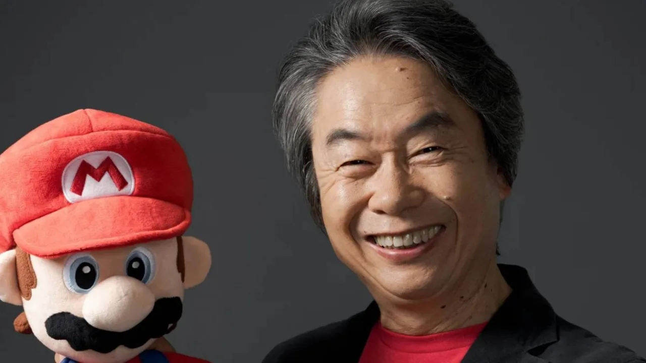 Esboço original de Mario, com capuz vermelho e bigode, assinado por Shigeru Miyamoto, em papel amarelado