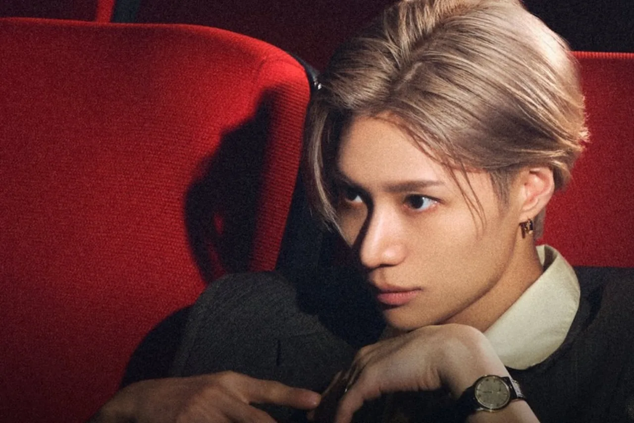 Taemin aparece em pôster da turnê LiMiNaL, com fundo de skyline americano e logo da turnê
