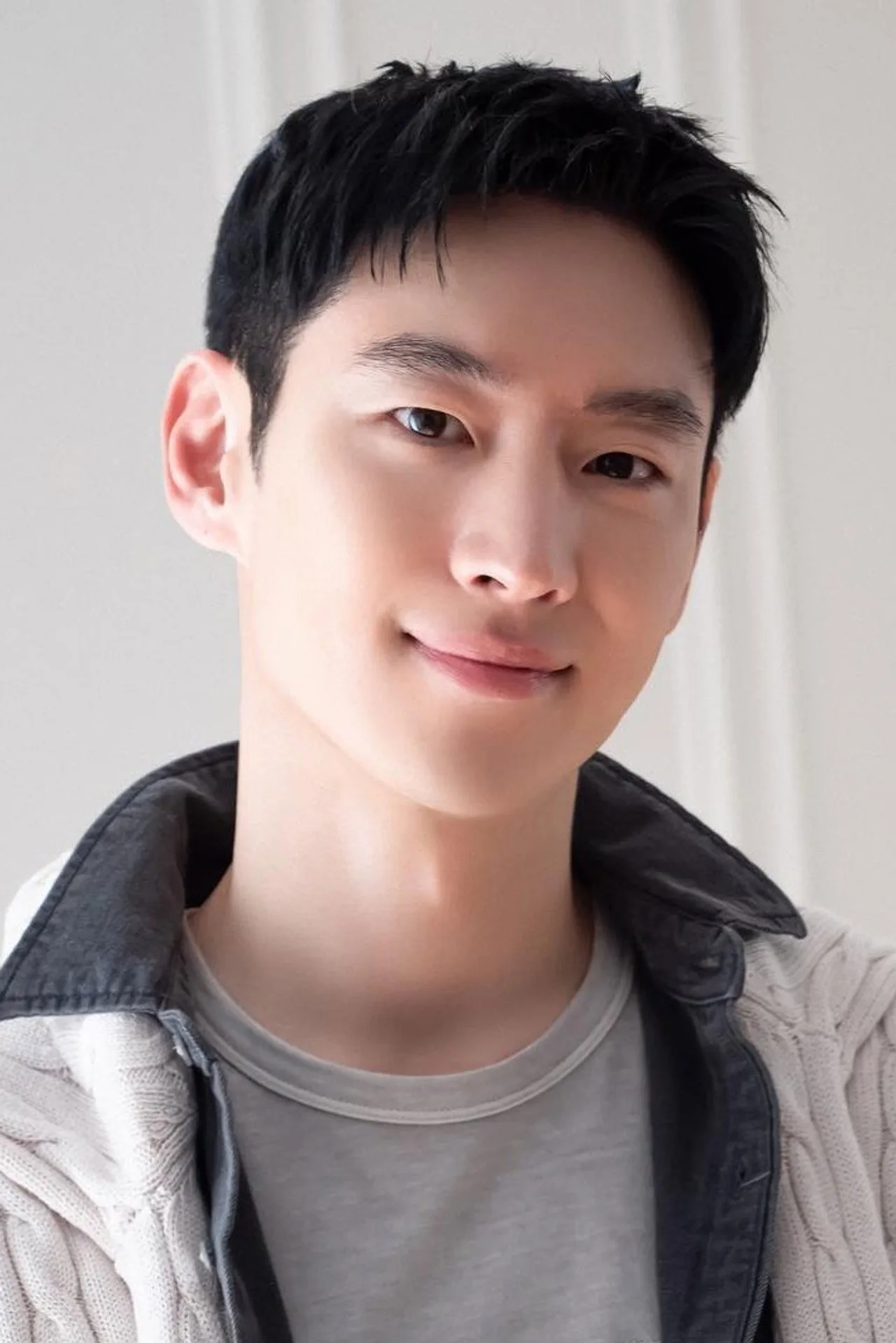 Imagem de Lee Je Hoon — Lee Je Hoon negocia filme de terror 'Ominous Dream'