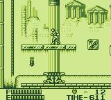 Jovem musculoso segurando controle de videogame, ao lado de halteres e poster de Castlevania na parede
