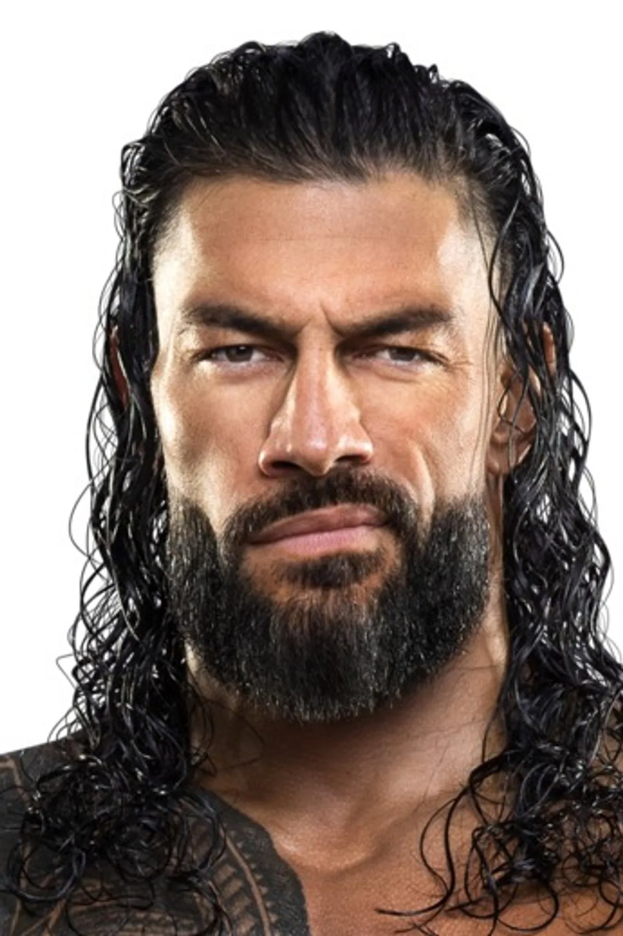 Lutador de elite treina com halteres e shake de proteína ao lado, focando no preparo físico para o WWE Backlash