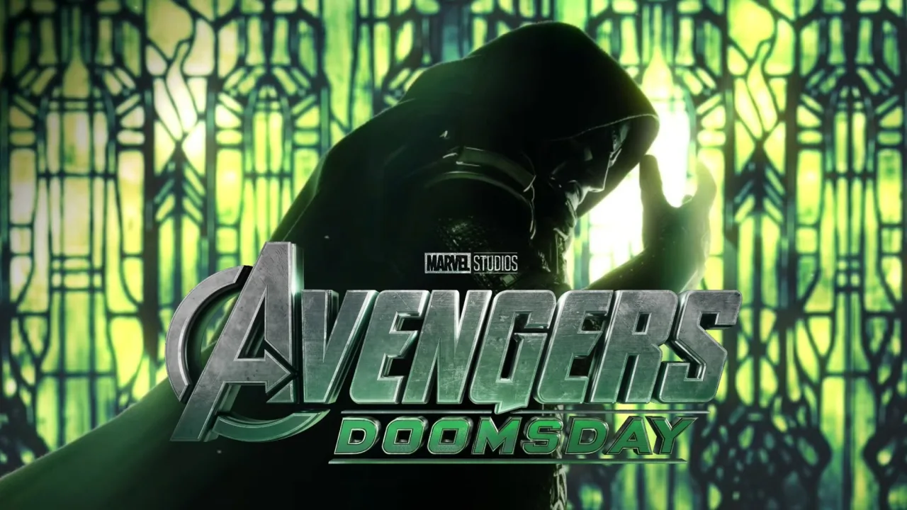 Figura de Lord Doom, conceito cortado de Avengers: Doomsday, com armadura negra e logo da série
