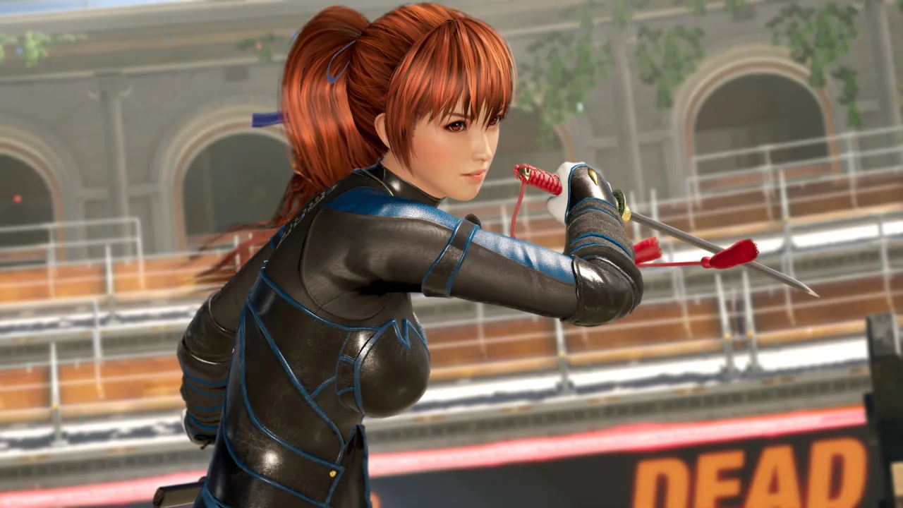 Atleta em academia levantando halteres, ao fundo tela mostrando comparativo de versões do jogo Dead or Alive 6