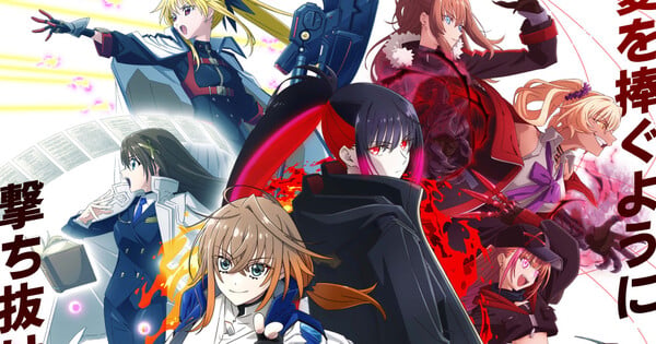 Jovem vestindo camiseta de Nanoha levanta halteres ao lado de pôster da série e copo de água