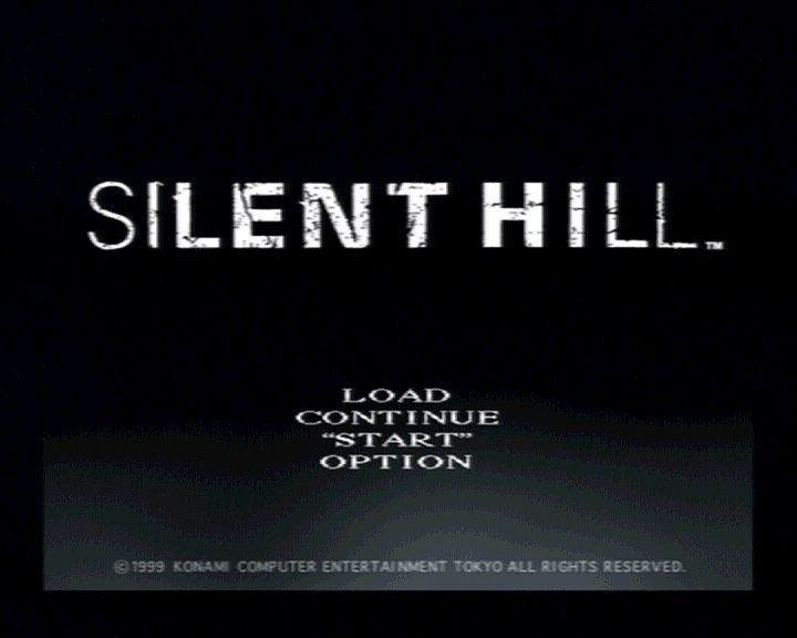 Pessoa jogando videogame em sala escura, iluminada apenas pela tela com o logotipo de Silent Hill: Townfall