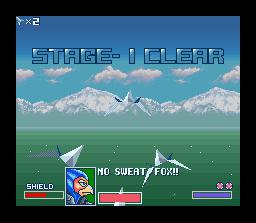 Jogador faz agachamento segurando controle do Switch 2 enquanto assiste a demo de Star Fox
