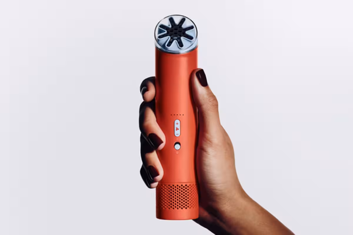 Dyson reinventa o clássico: conheça o novo ventilador de mão da marca