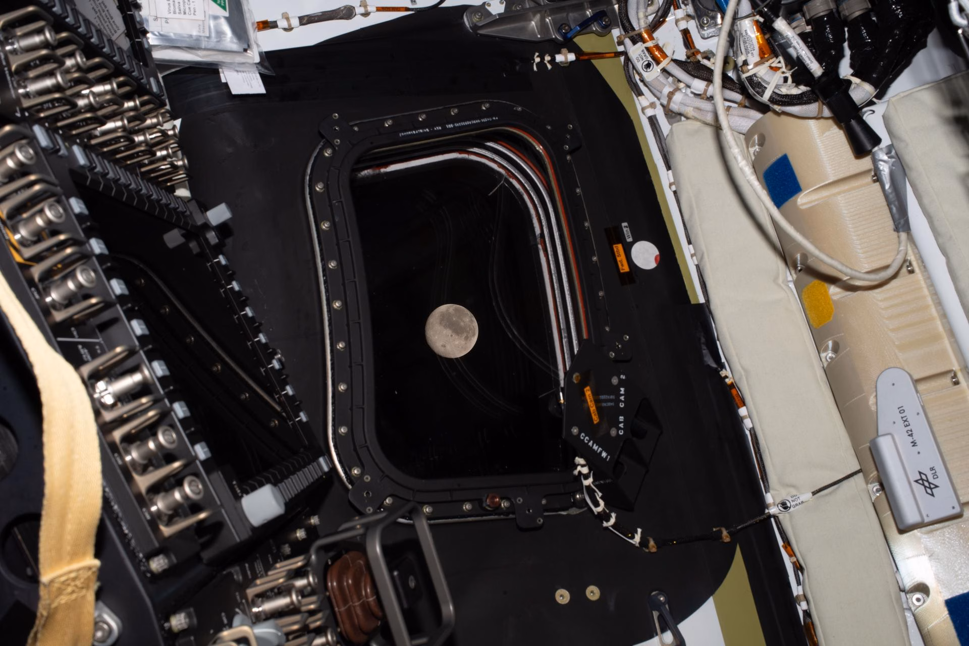 Decoração espacial: como mobiliar uma nave a 40 mil km/h