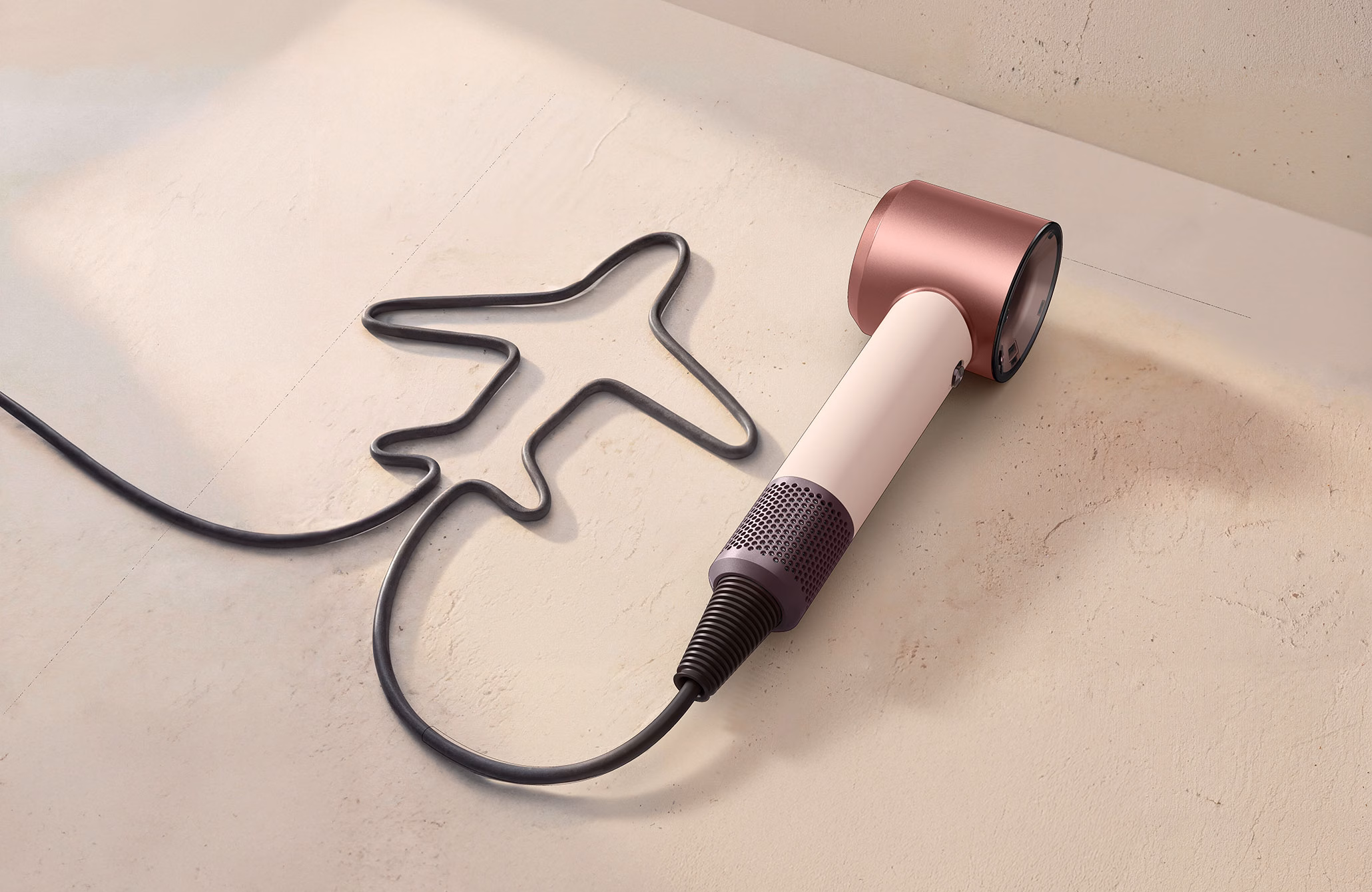 Dyson relança seu icônico secador Supersonic em versão compacta para viagens