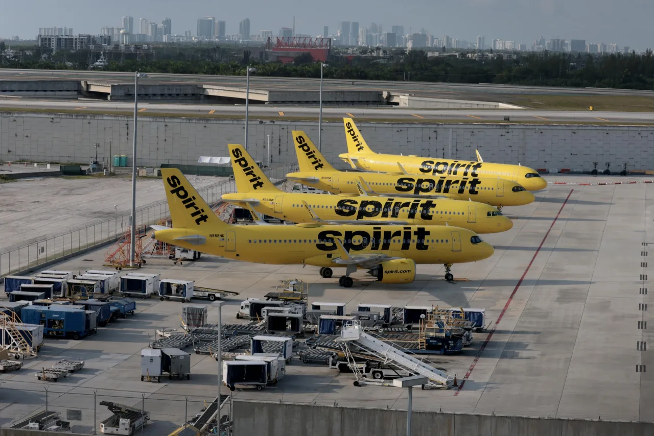 Efeito dominó: Guerra de Trump contra o Irã dispara preço do combustível e leva Spirit Airlines à falência